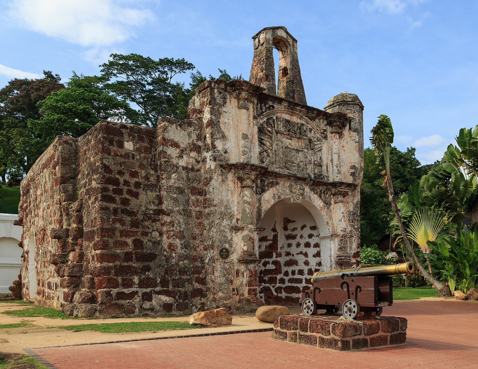 Gerbang A Famosa, Bandar Hilir