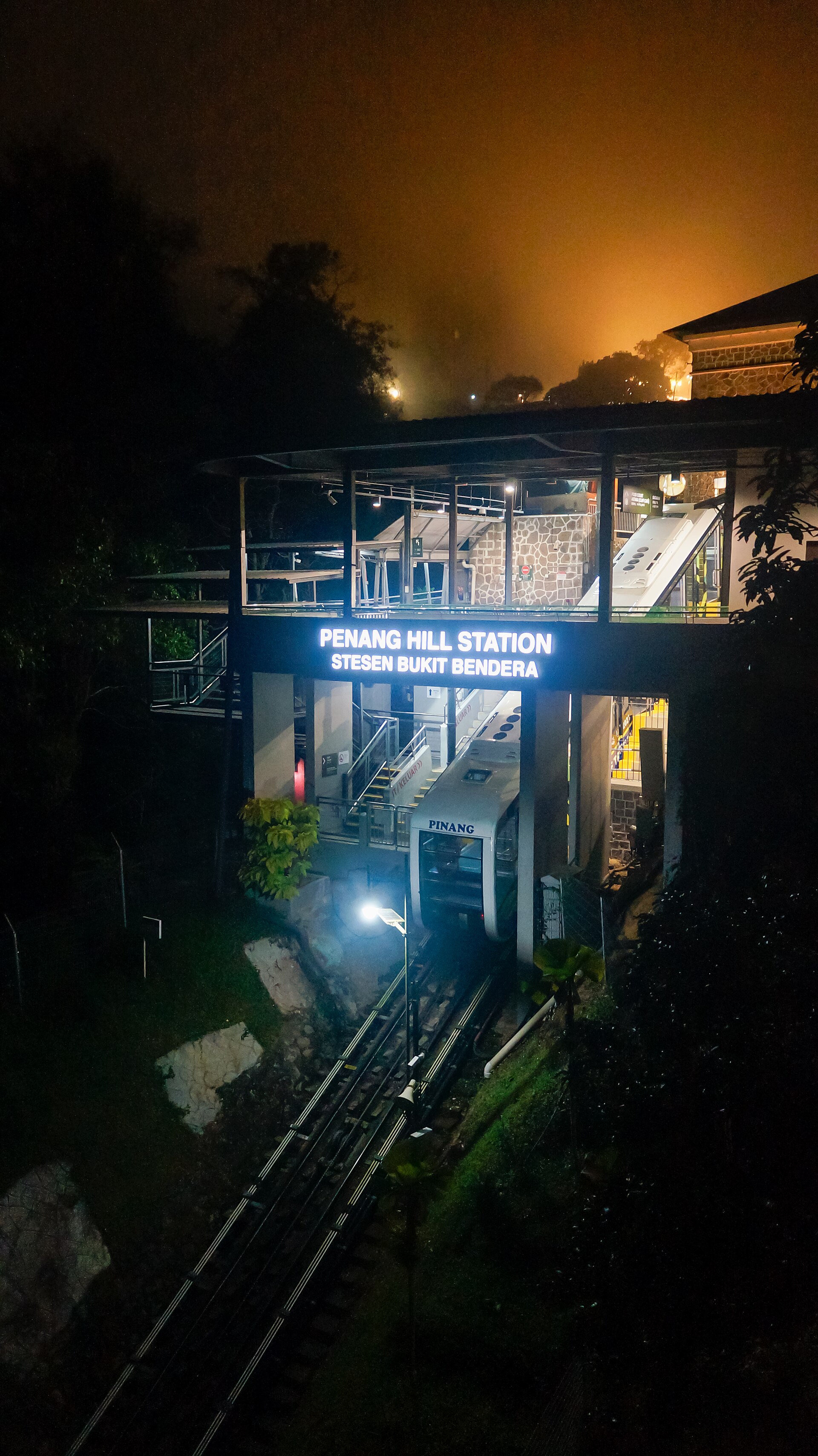 Stesen atas kereta api Bukit Bendera